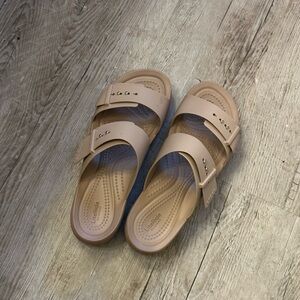 CROCS Brooklyn Low Wedge Sandal